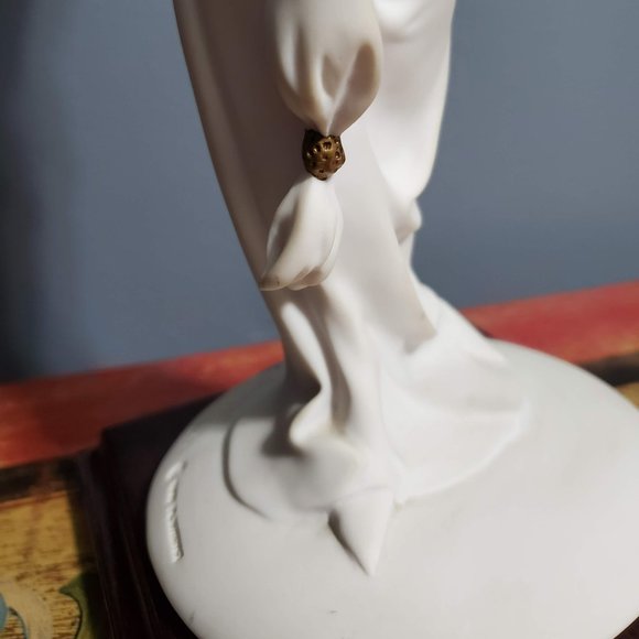 GIUSEPPE ARMANI FIGURINE